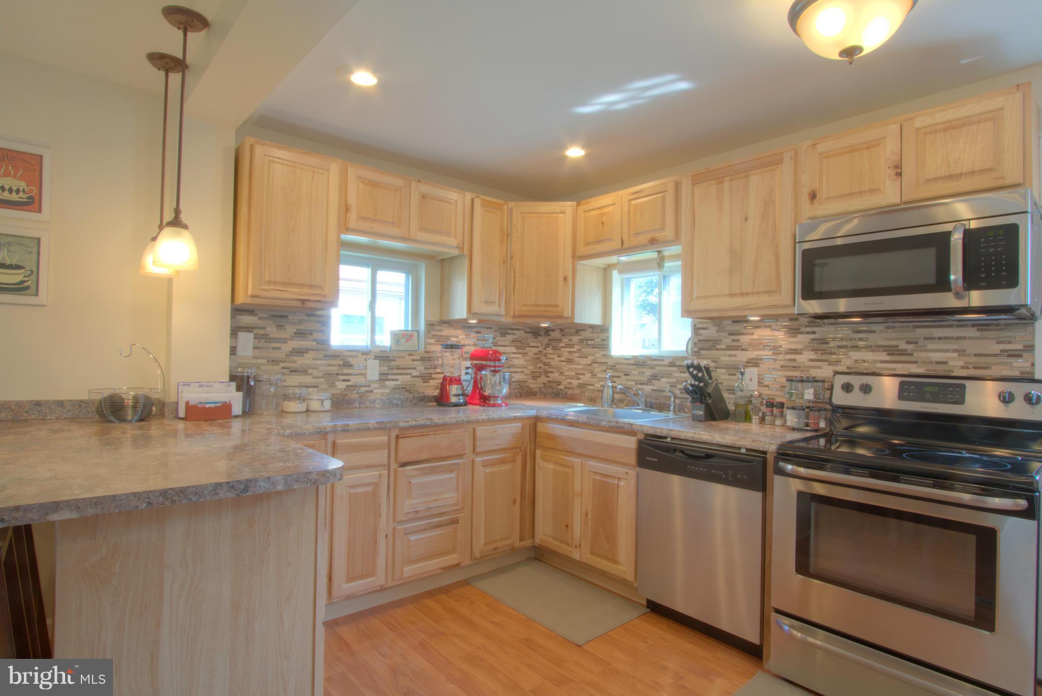 105 Homberg Avenue Baltimore, MD 21221 - Photo 6 of 20 Kitchen