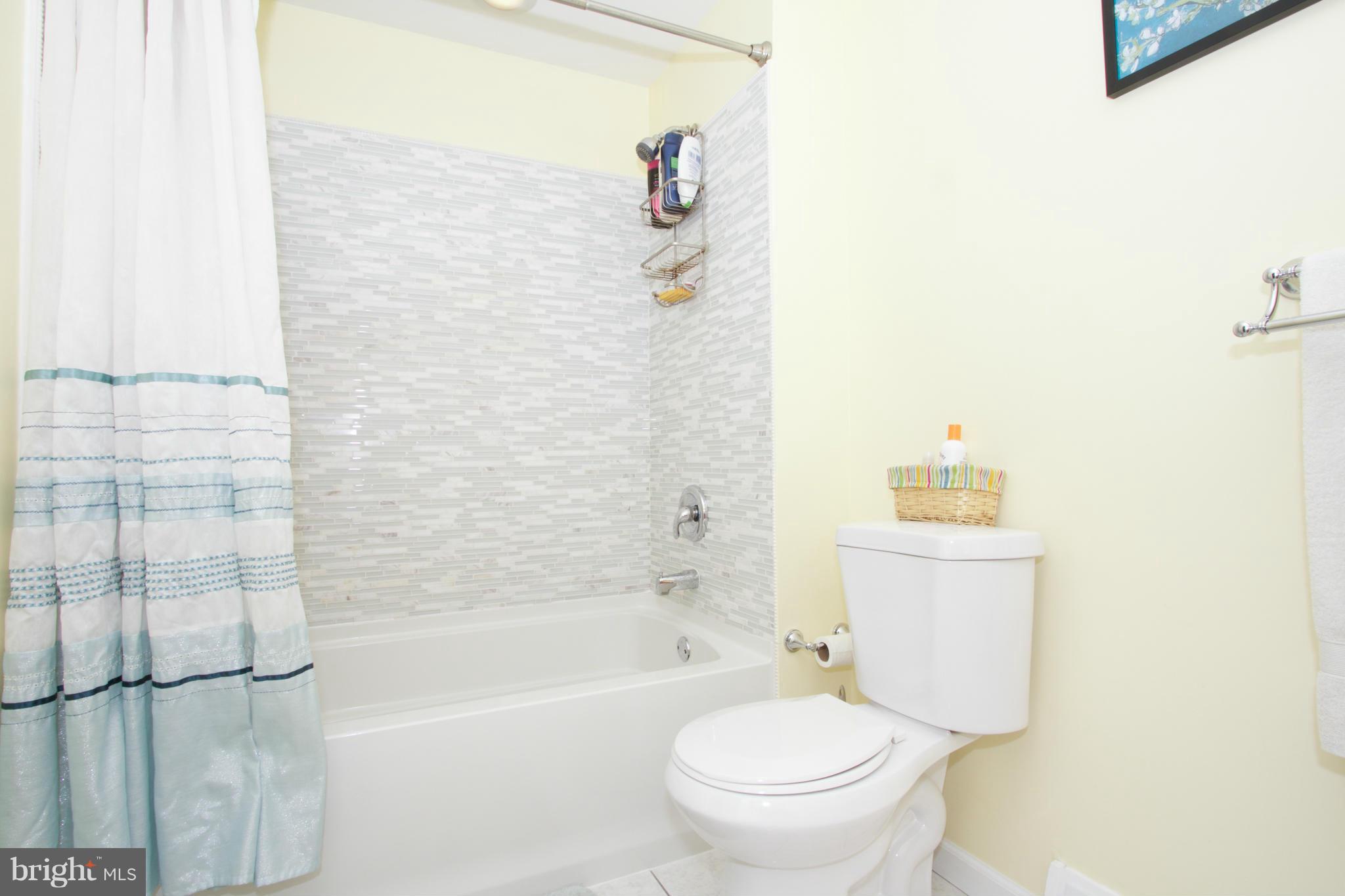 105 Homberg Avenue Baltimore, MD 21221 - Photo 10 of 20 Bath