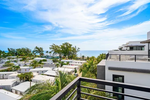 $2,475,000 | 11501 Old Ocean Boulevard, Ocean Ridge, FL 33435