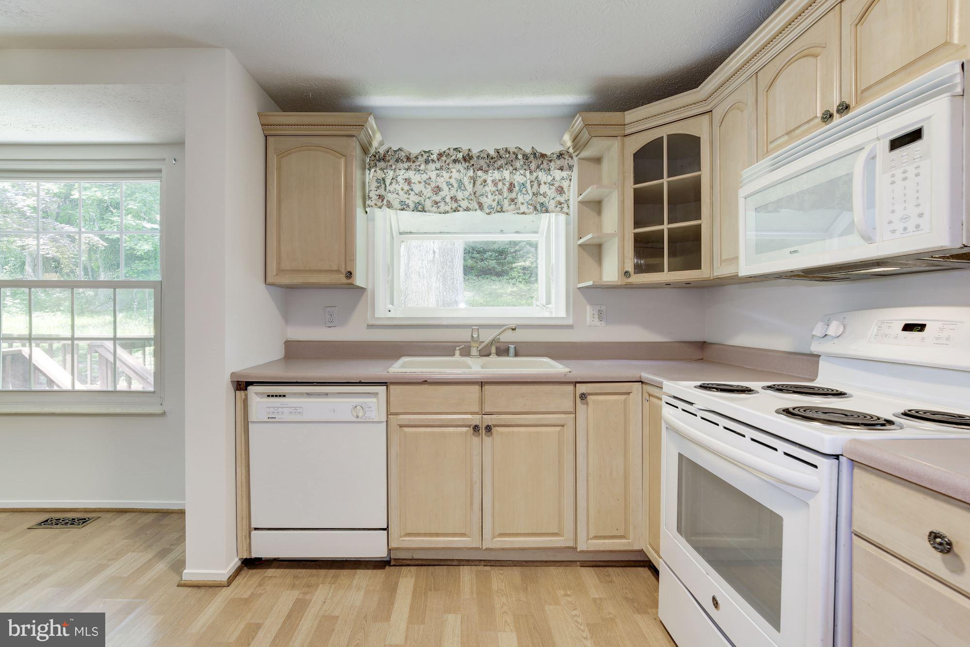 5765 Heming Avenue Springfield, VA 22151 - Photo 14 of 30 Kitchen