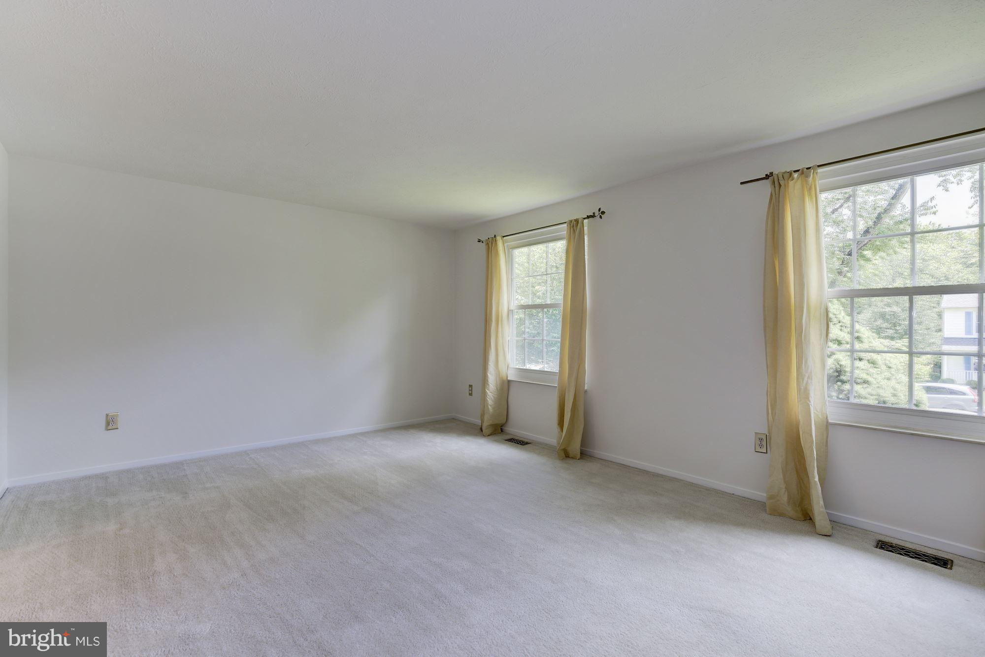 5765 Heming Avenue Springfield, VA 22151 - Photo 6 of 30 Living Room
