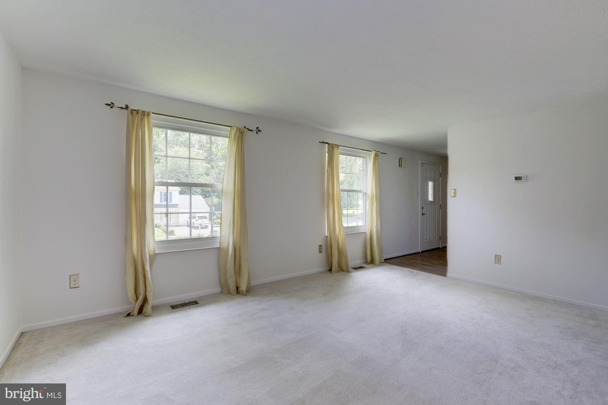 5765 Heming Avenue Springfield, VA 22151 - Photo 7 of 30 Living Room
