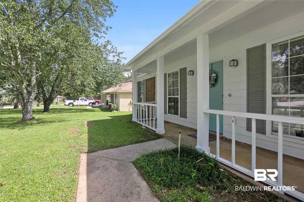 201 Myrtle Court Foley, AL 36535 - Photo 2 of 13