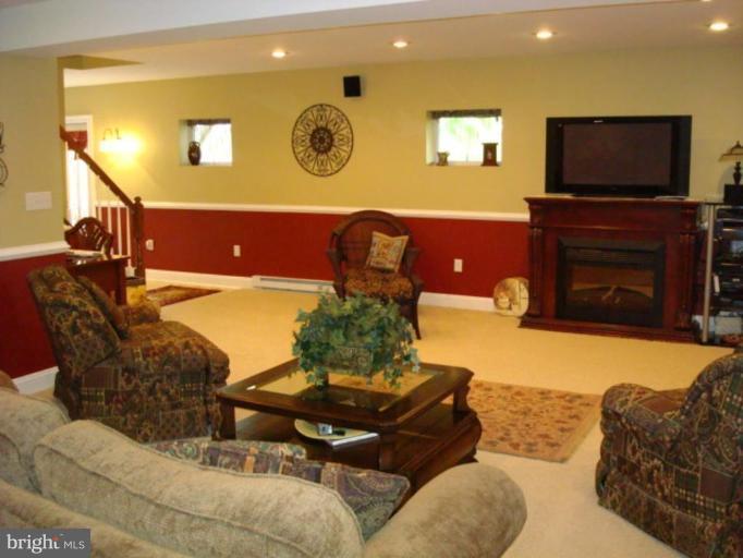 270 Ridgeview Drive Berkeley Springs, WV 25411 - Photo 12 of 30 Family Room #3
