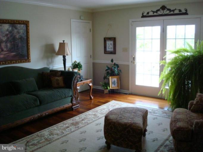 270 Ridgeview Drive Berkeley Springs, WV 25411 - Photo 17 of 30 Living Room
