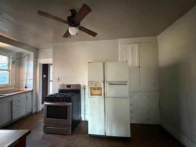 718 12th Street Southeast Paris, TX 75460 - Photo 11 of 20 a kitchen with stainless steel appliances a refrigerator and a stove top oven