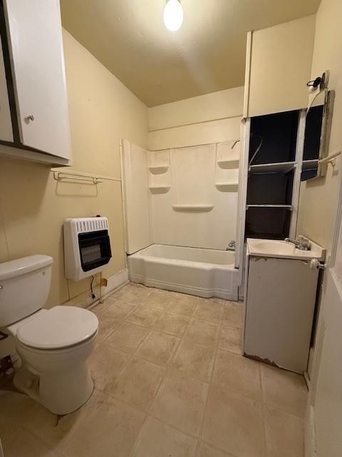 718 12th Street Southeast Paris, TX 75460 - Photo 18 of 20 a bathroom with a toilet and a shower