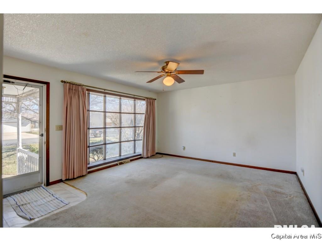 2222 Big Bend Road Taylorville, IL 62568 - Photo 5 of 24 Gallery Image 5