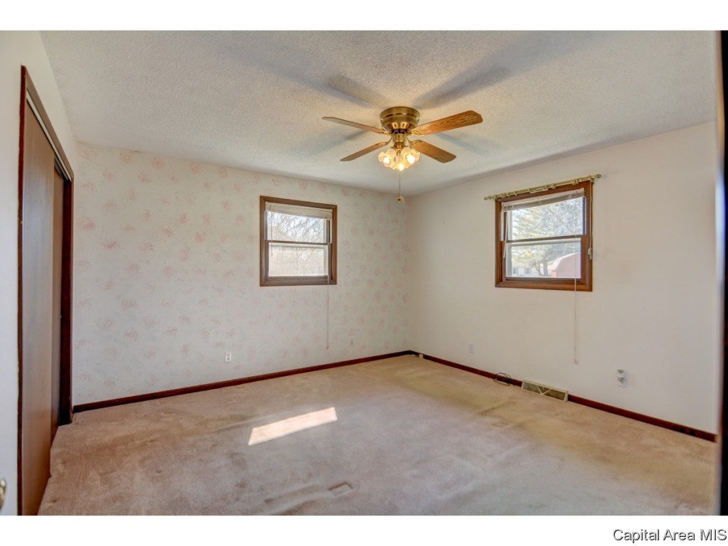 2222 Big Bend Road Taylorville, IL 62568 - Photo 8 of 24 Gallery Image 8