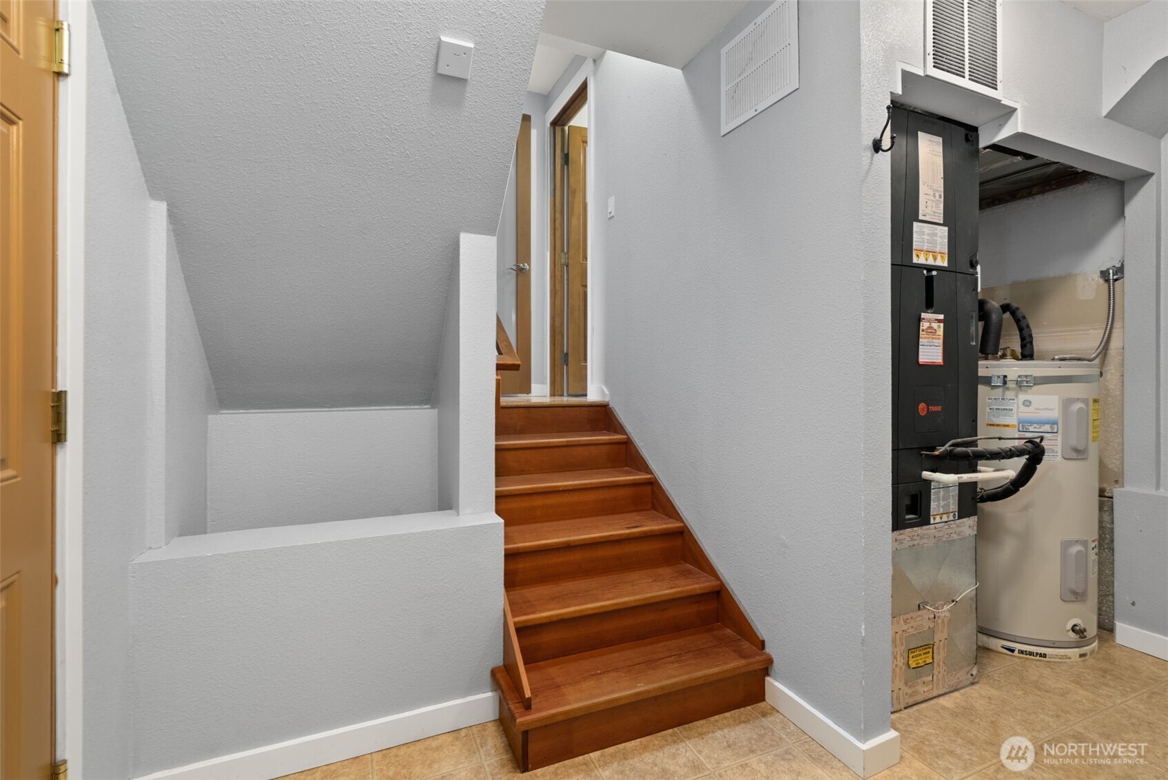 1105 Irving Street Southwest Tumwater, WA 98512 - Photo 27 of 38 a view of a hallway with front door