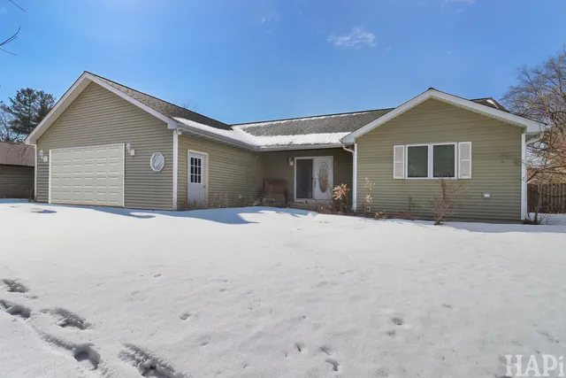 $380,000 | 1397 West Nippersink Road, Fox Lake, IL 60020