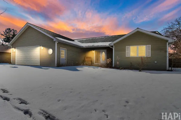 $370,000 | 1397 West Nippersink Road, Fox Lake, IL 60020