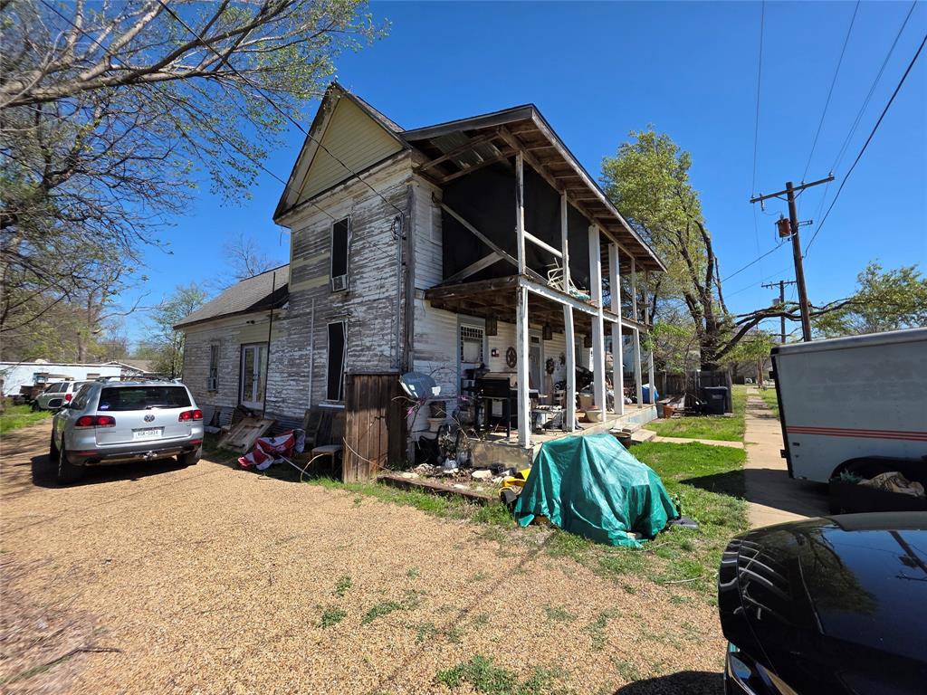410 West Locust Street Whitewright, TX 75491 - Photo 2 of 5