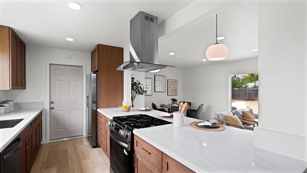 14514 Biddeford Street Poway, CA 92064 - Photo 7 of 37