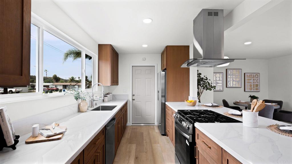 14514 Biddeford Street Poway, CA 92064 - Photo 8 of 37