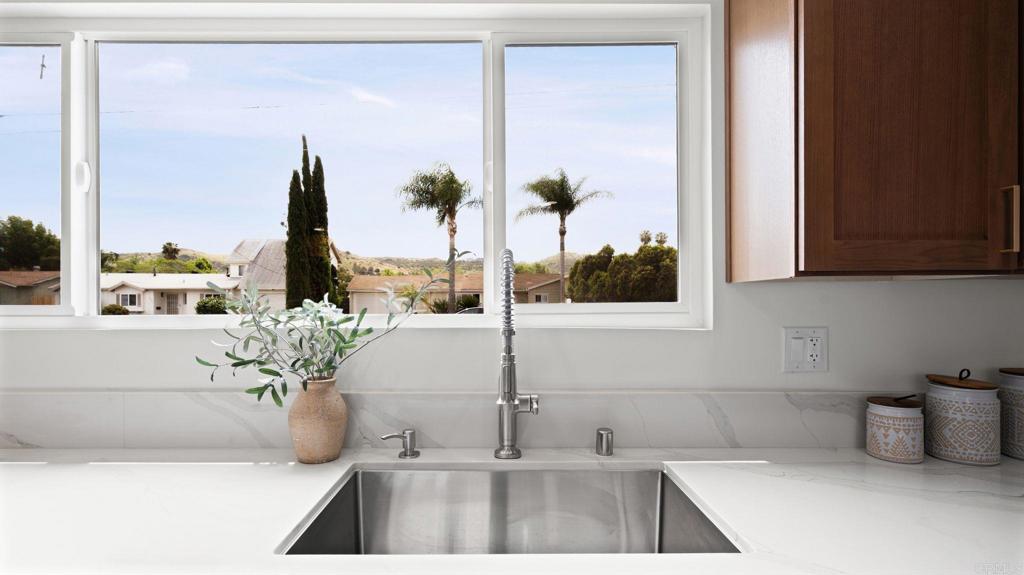 14514 Biddeford Street Poway, CA 92064 - Photo 9 of 37