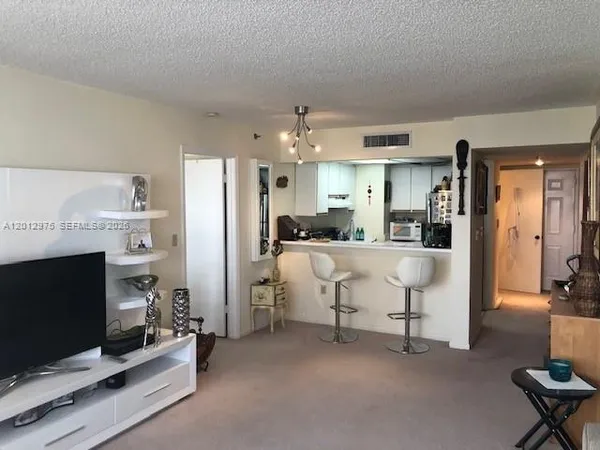 $400,000 | 540 Brickell Key Drive, Unit 1116, Miami, FL 33131