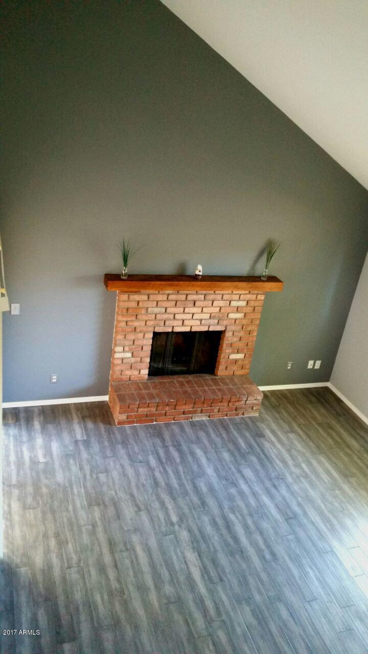 222 West Brown Road, Unit 40 Mesa, AZ 85201 - Photo 8 of 23 Living room with vaulted ceiling