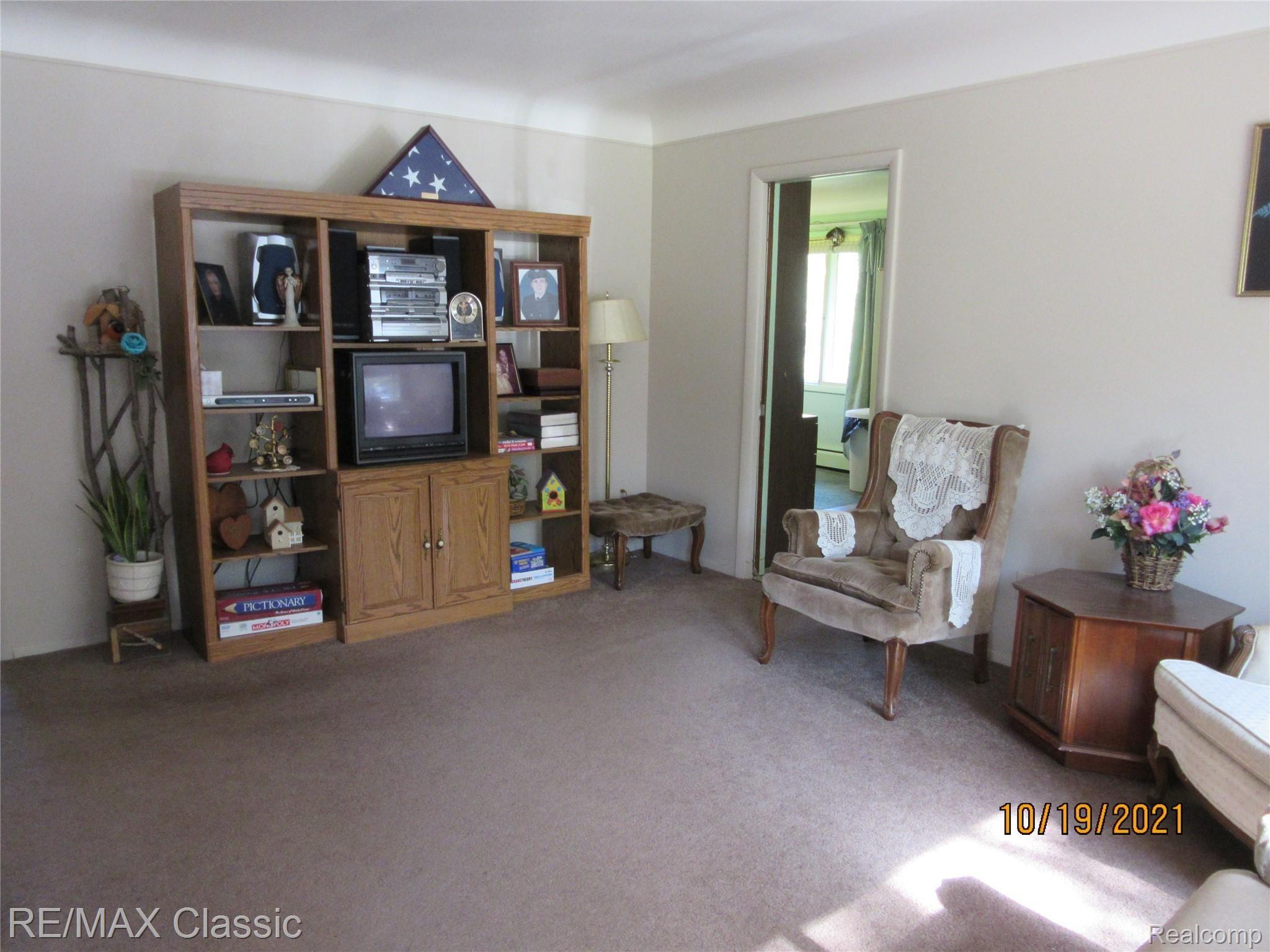 1660 West Wardlow Road Highland, MI 48357 - Photo 4 of 30 1660 W Wardlow 004 (2).JPG
