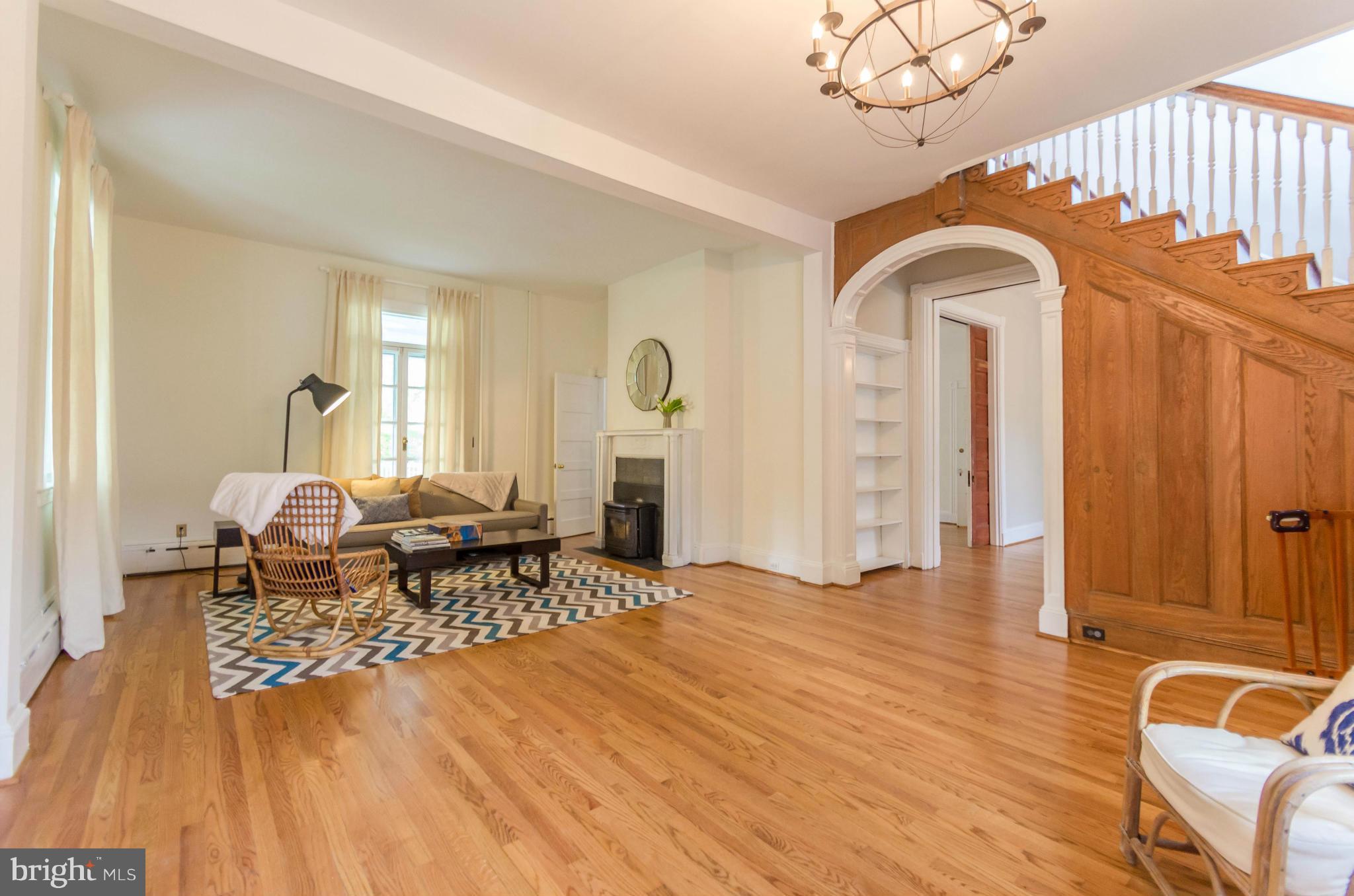 4640 Schenley Road Baltimore, MD 21210 - Photo 3 of 30 Living Room