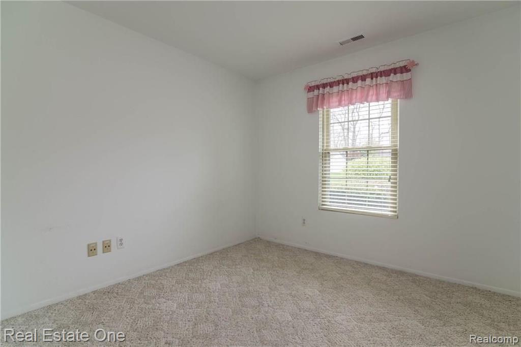 612 Ridge Road Walled Lake, MI 48390 - Photo 17 of 25