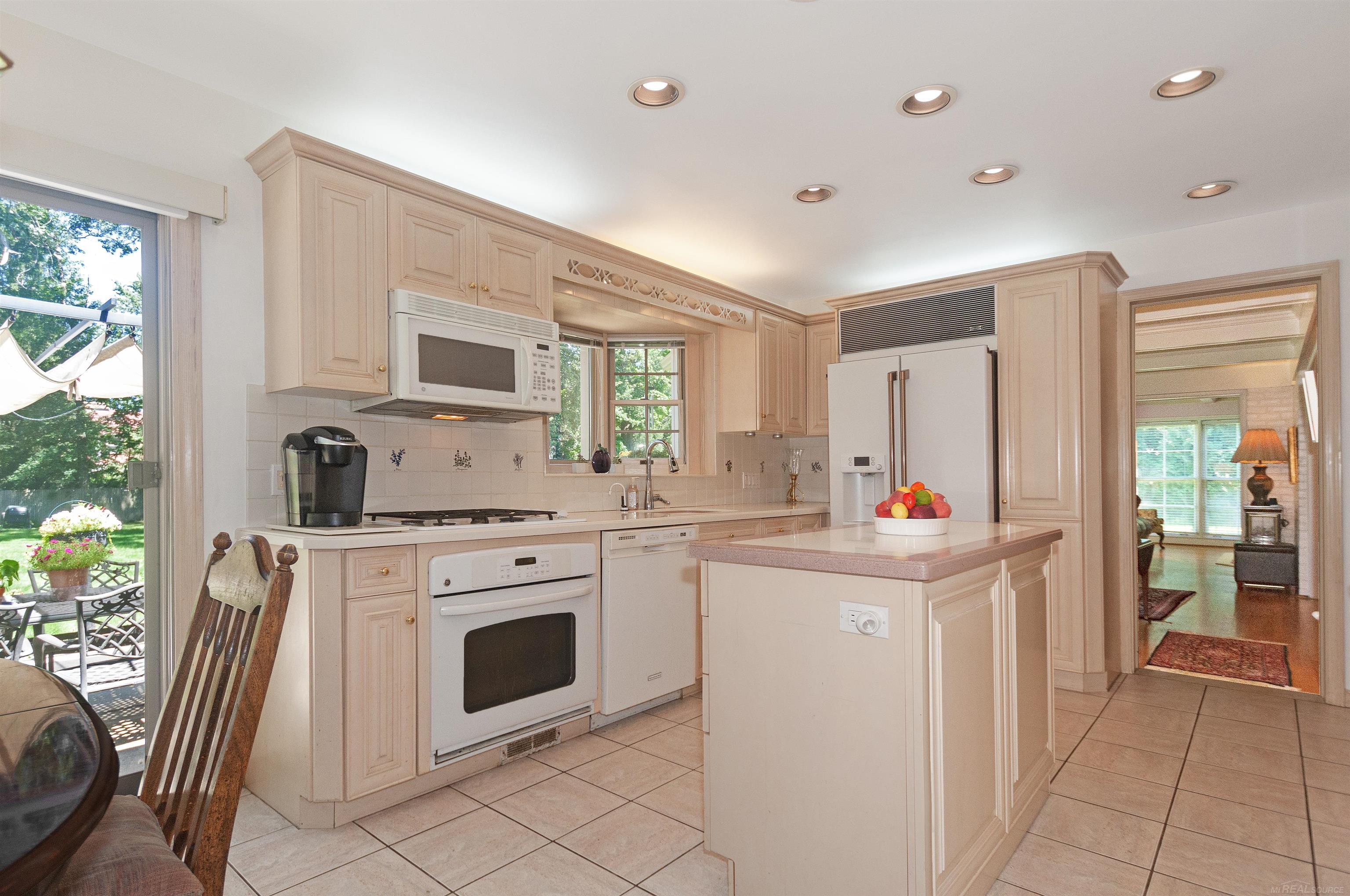 164 Lothrop Road Grosse Pointe, MI 48236 - Photo 21 of 54 50151741-97e0eb08-ed47-4242-bcea-554ca2aca0c1.JPG