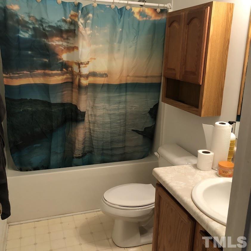 920 Delham Road Knightdale, NC 27545 - Photo 20 of 22 Second full bathroom on side of home with 2 bedrooms