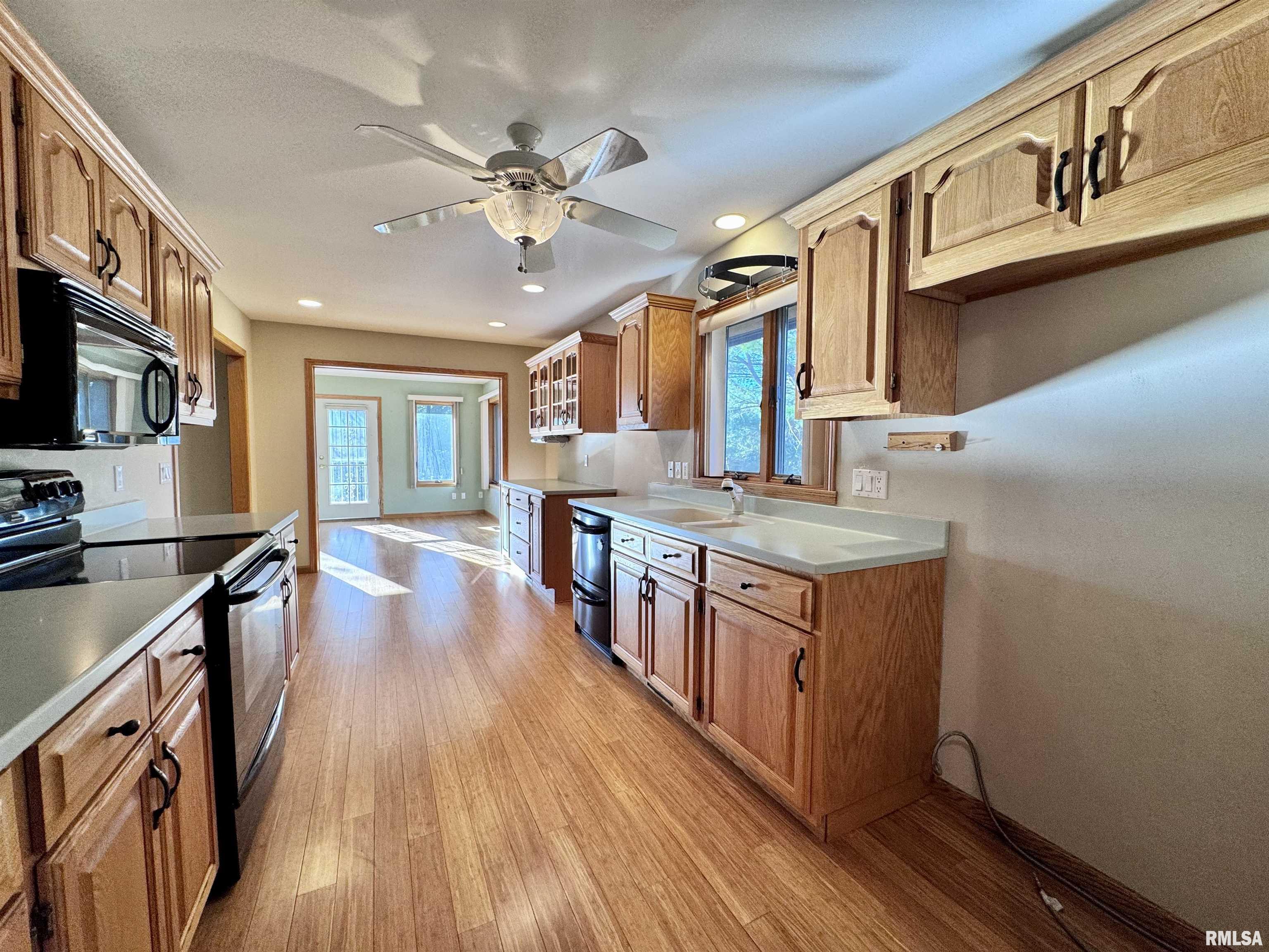 1005 Bayberry Lane Macomb, IL 61455 - Photo 18 of 31