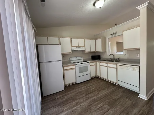 $1,200 | 400 Winners Circle North, Jacksonville, NC 28546