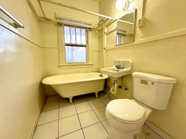 $1,300 | 2010 Broward Avenue, Unit 4, West Palm Beach, FL 33407