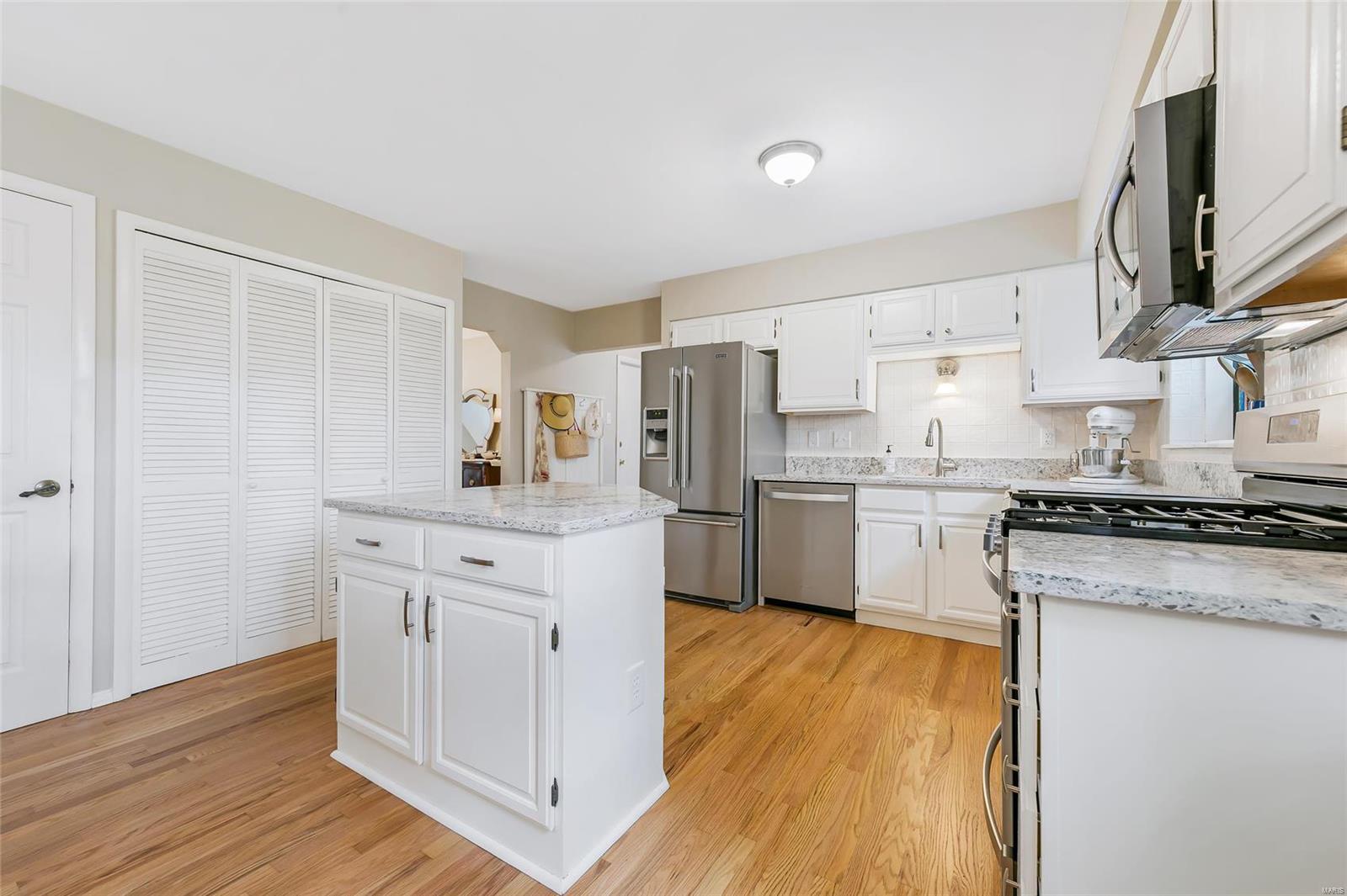 604 Forest Leaf Drive Ballwin, MO 63011 - Photo 12 of 54