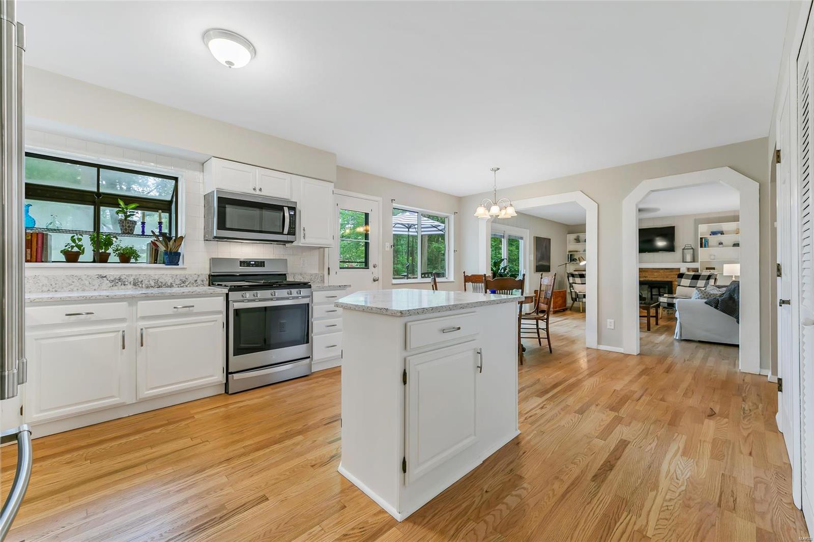 604 Forest Leaf Drive Ballwin, MO 63011 - Photo 9 of 54