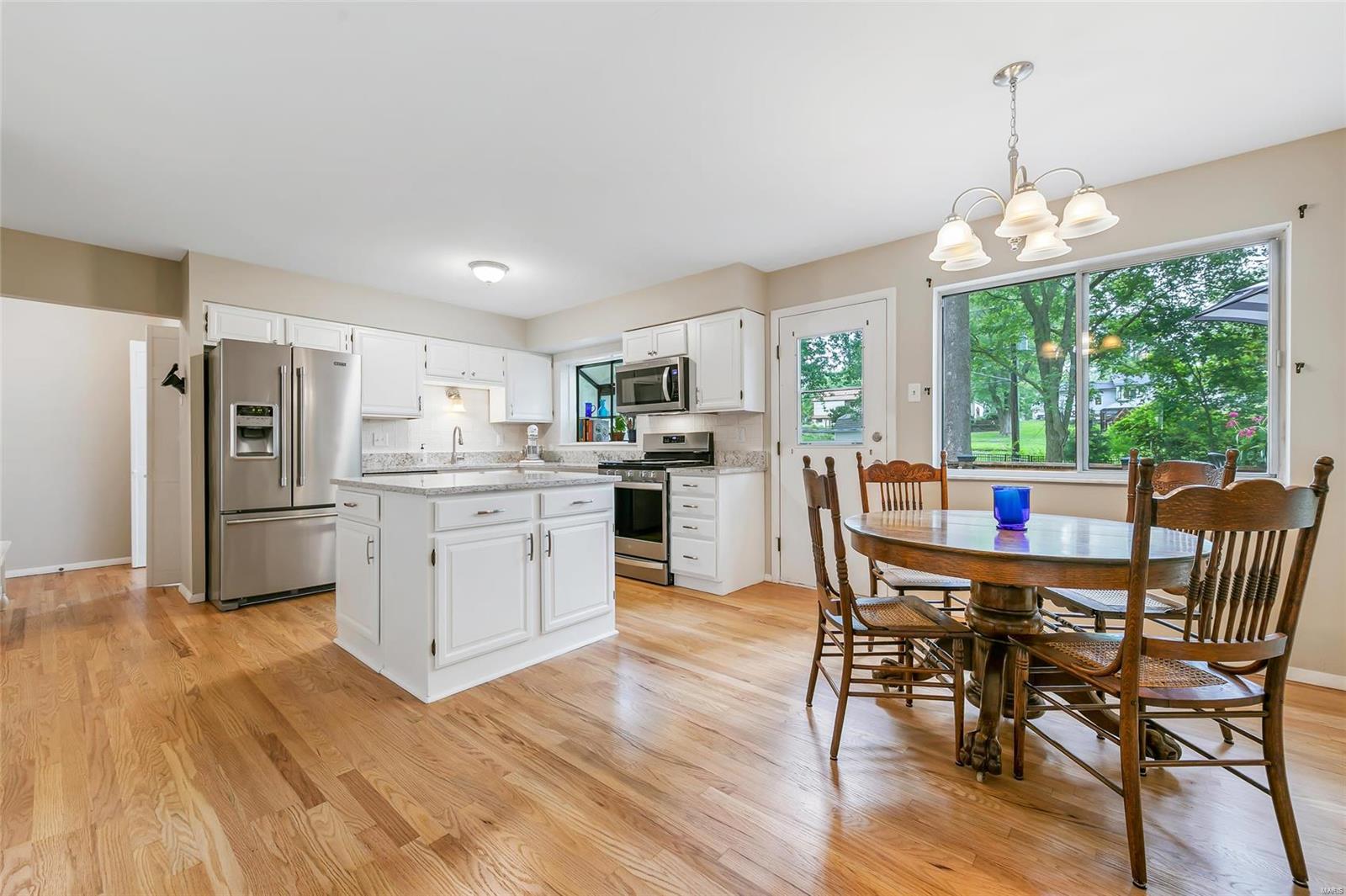 604 Forest Leaf Drive Ballwin, MO 63011 - Photo 10 of 54