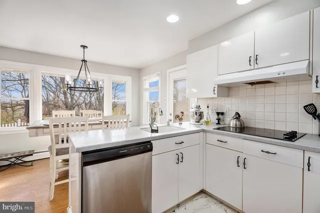 $600,000 | 541 Cardinal Drive, Dresher, PA 19025