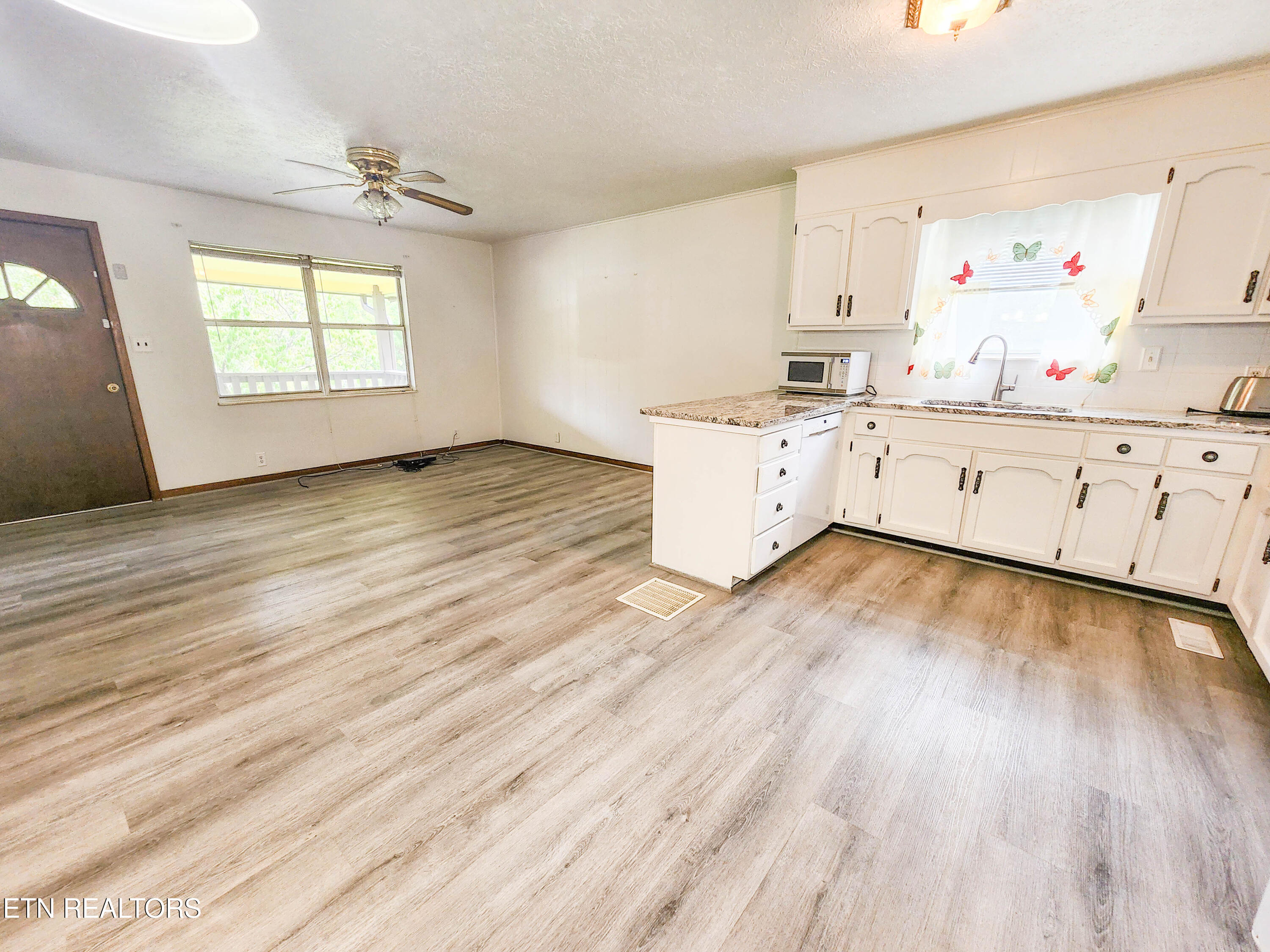 1641 Walker Ford Road Maynardville, TN 37807 - Photo 10 of 60 walker ford house kitch livingrm