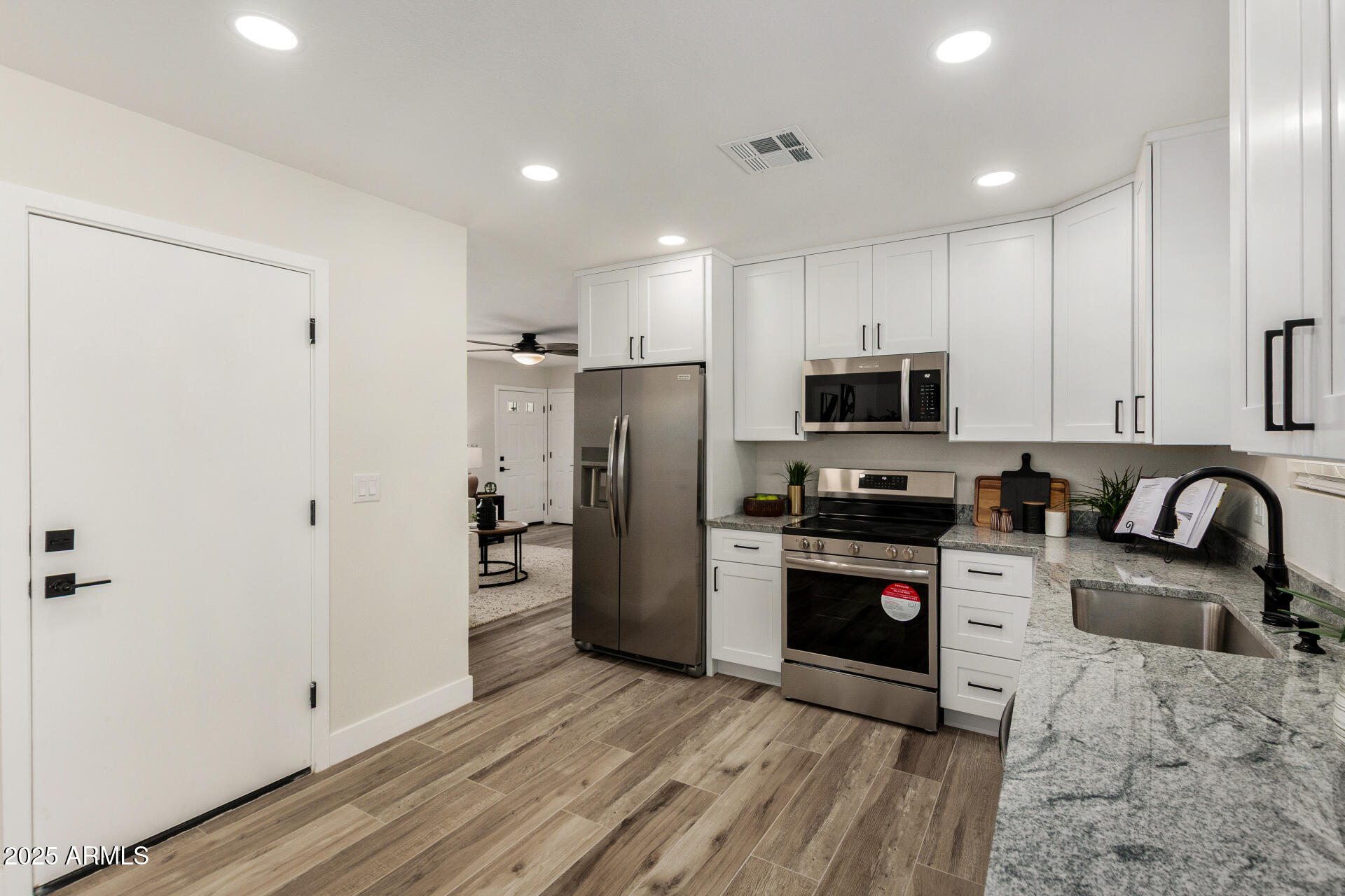329 West Aspen Avenue Gilbert, AZ 85233 - Photo 8 of 37 09 - Aspen