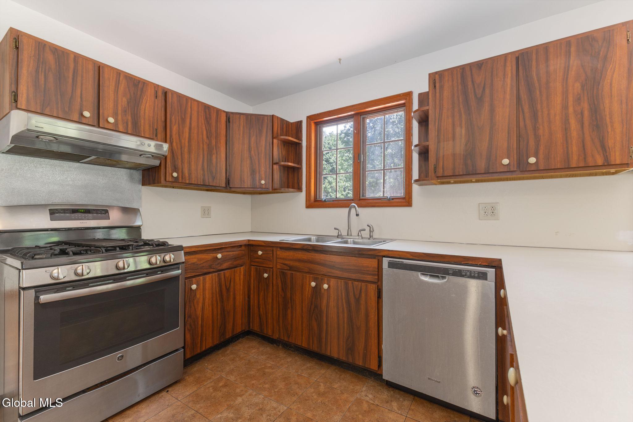 163 Aviation Road Queensbury, NY 12804 - Photo 11 of 49 img149