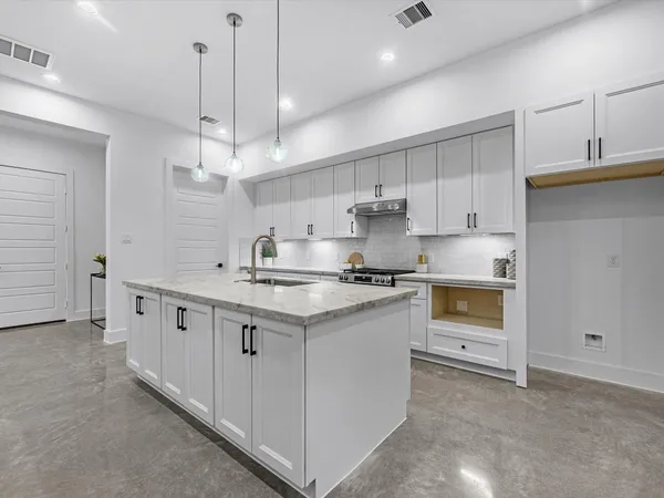 $439,000 | 3413 McGowen Street, Houston, TX 77004