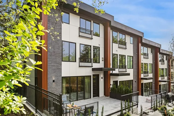 $1,925,000 | 290 118th Avenue Southeast, Bellevue, WA 98005