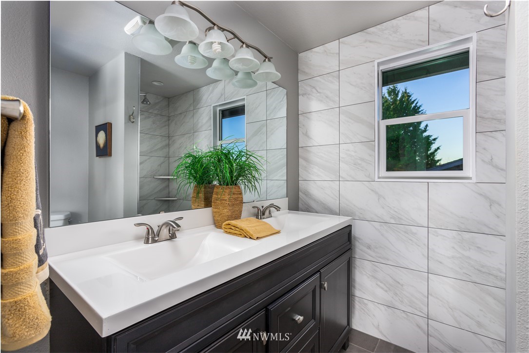 1675 Index Avenue Southeast Renton, WA 98058 - Photo 12 of 21 Gallery Image 12
