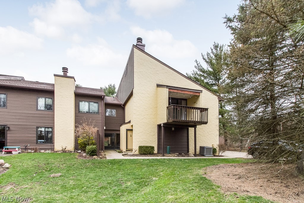452 Hampton Ridge Drive Akron, OH 44313 - Photo 1 of 25 Welcome to this updated, end-unit condo complete with a large 2 car attached garage and oversized deck with private views of surrounding wooded lot and park.