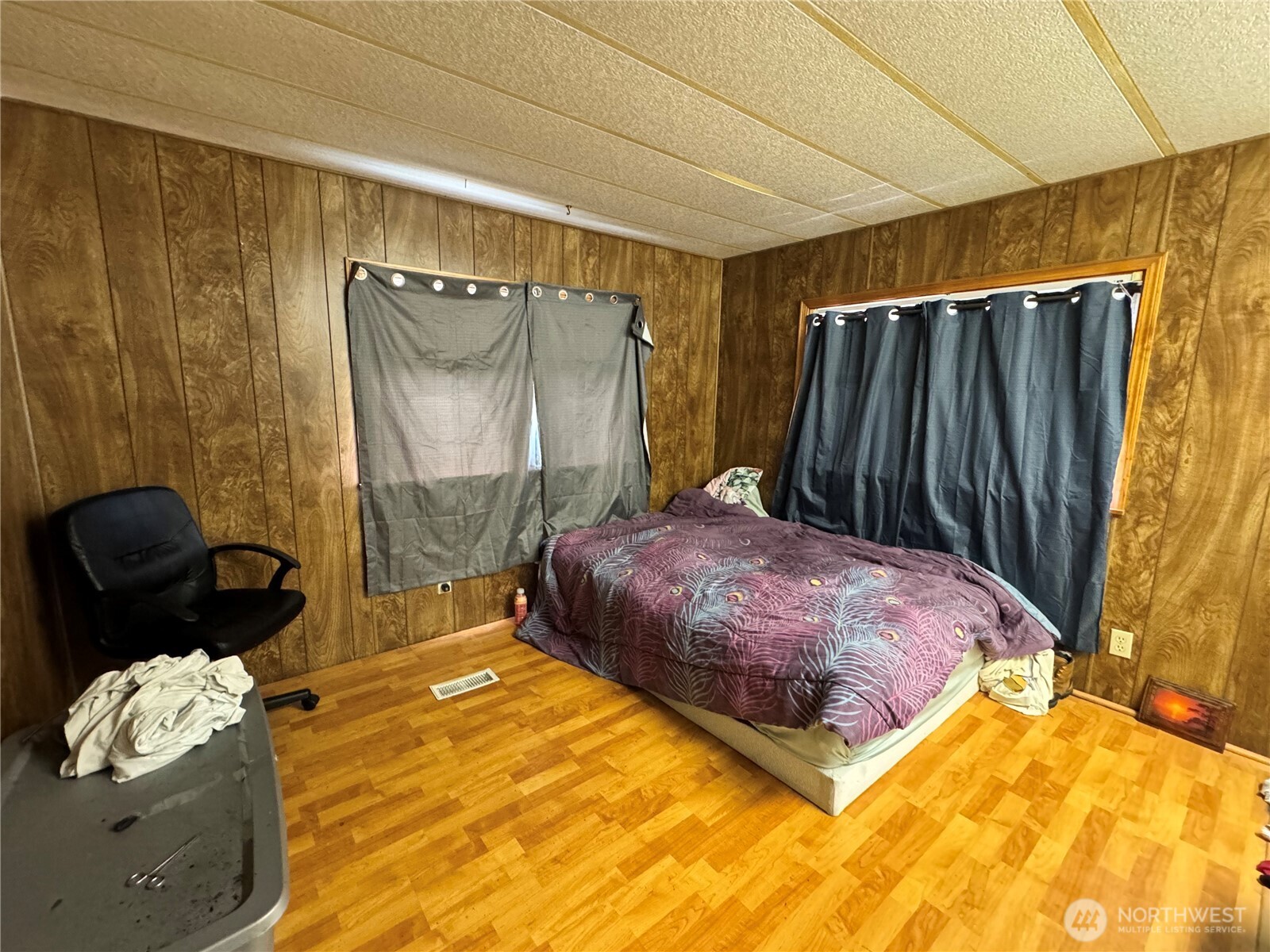 5600 Mt Solo Road, Unit 162 Longview, WA 98632 - Photo 20 of 20 a bedroom with a bed and a dresser