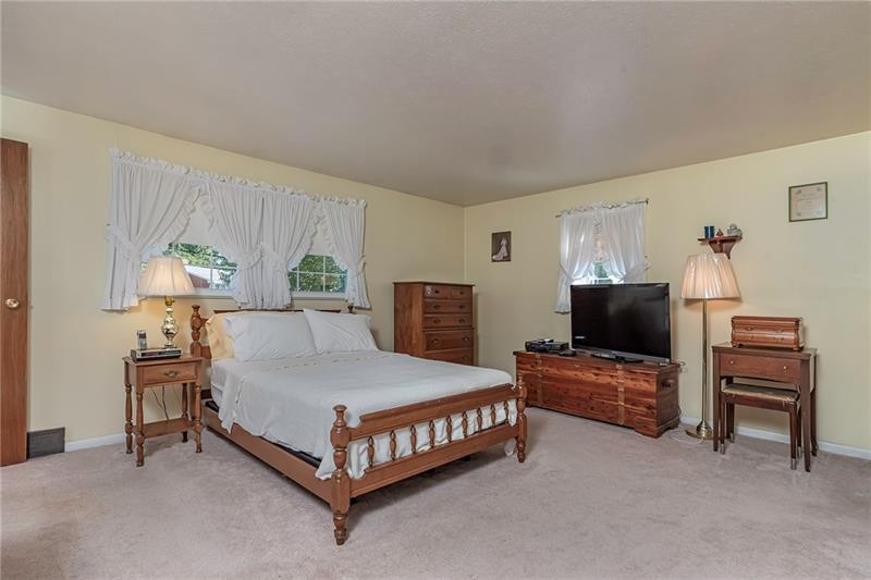 106 South Jamestown Road Coraopolis, PA 15108 - Photo 14 of 25 Gallery Image 14