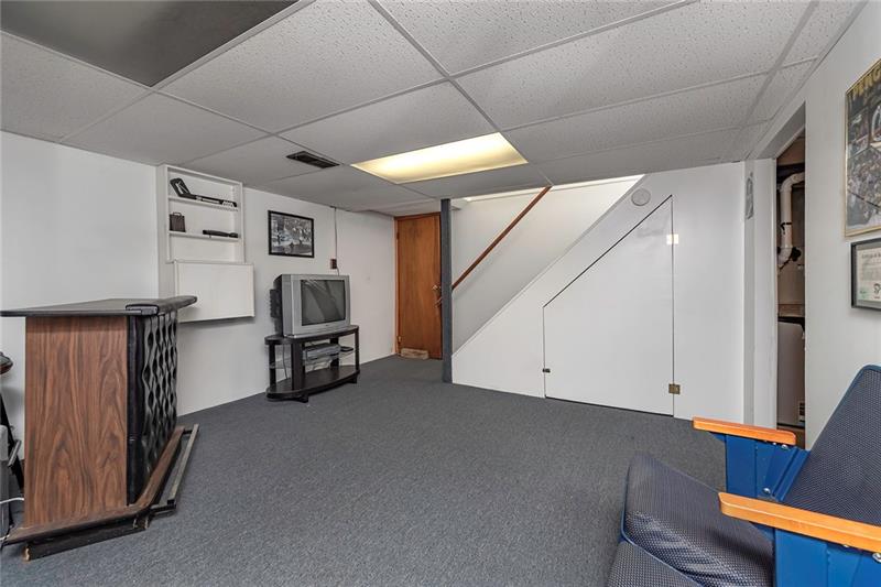 106 South Jamestown Road Coraopolis, PA 15108 - Photo 22 of 25 Gallery Image 22