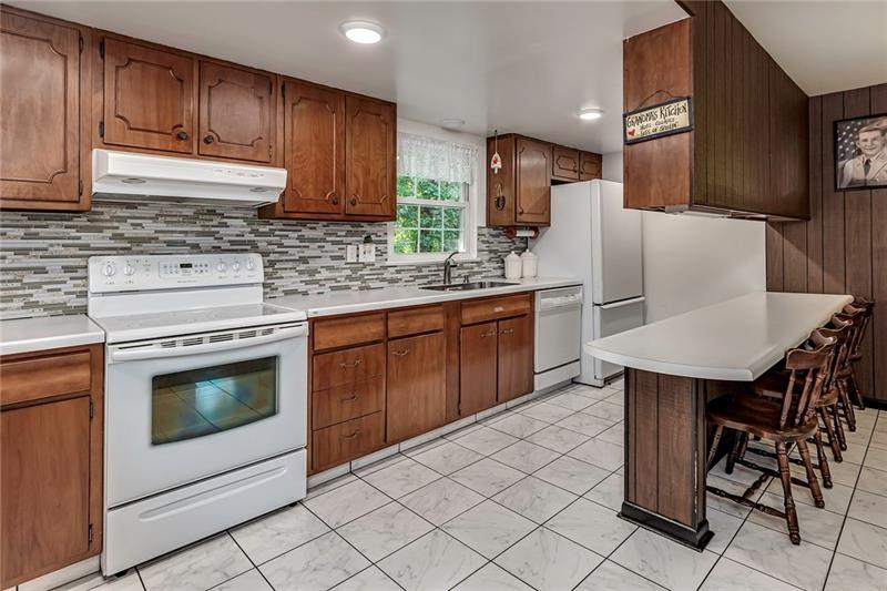 106 South Jamestown Road Coraopolis, PA 15108 - Photo 8 of 25 Gallery Image 8