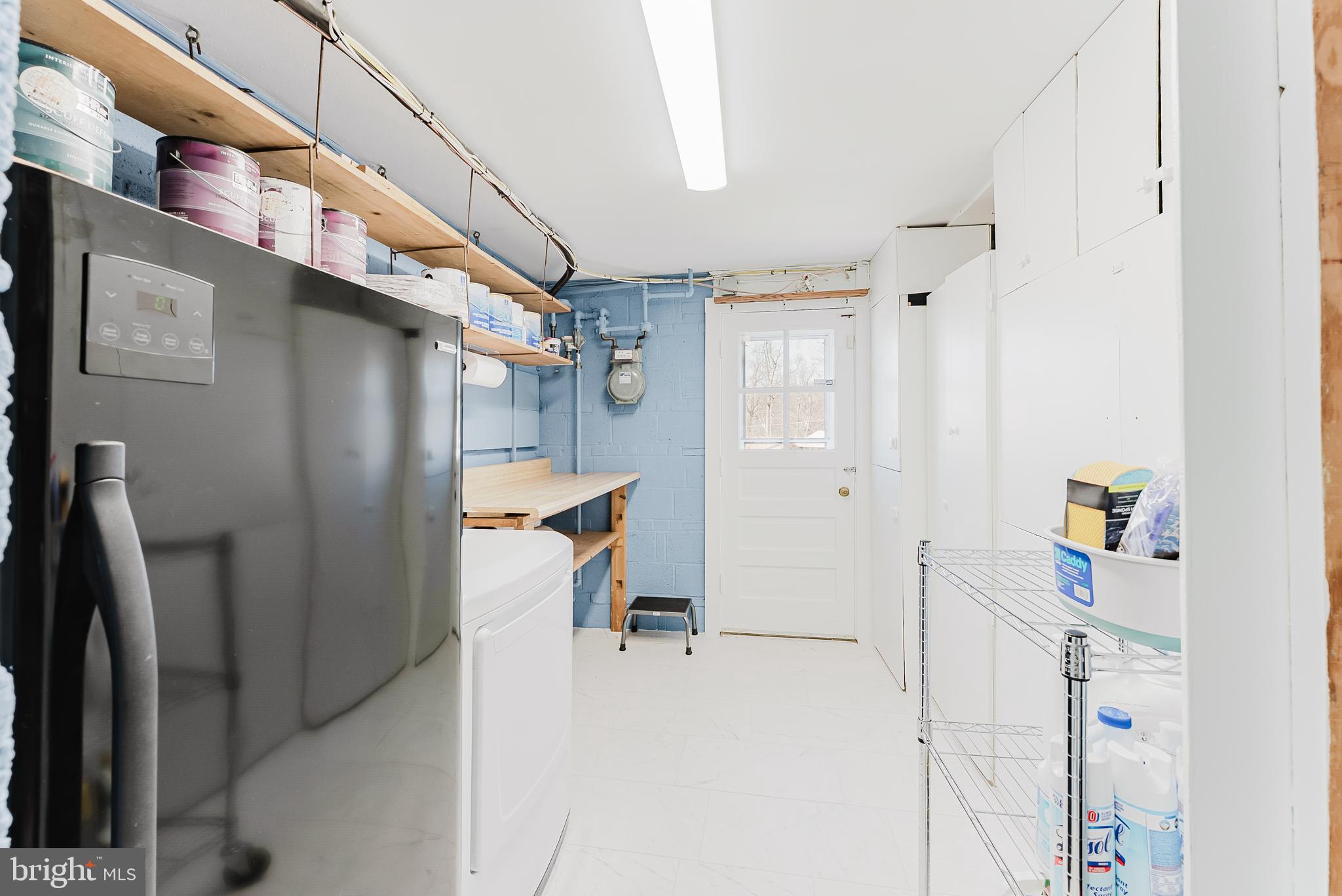 5937 Atteentee Road Springfield, VA 22150 - Photo 26 of 44 a kitchen with refrigerator and window