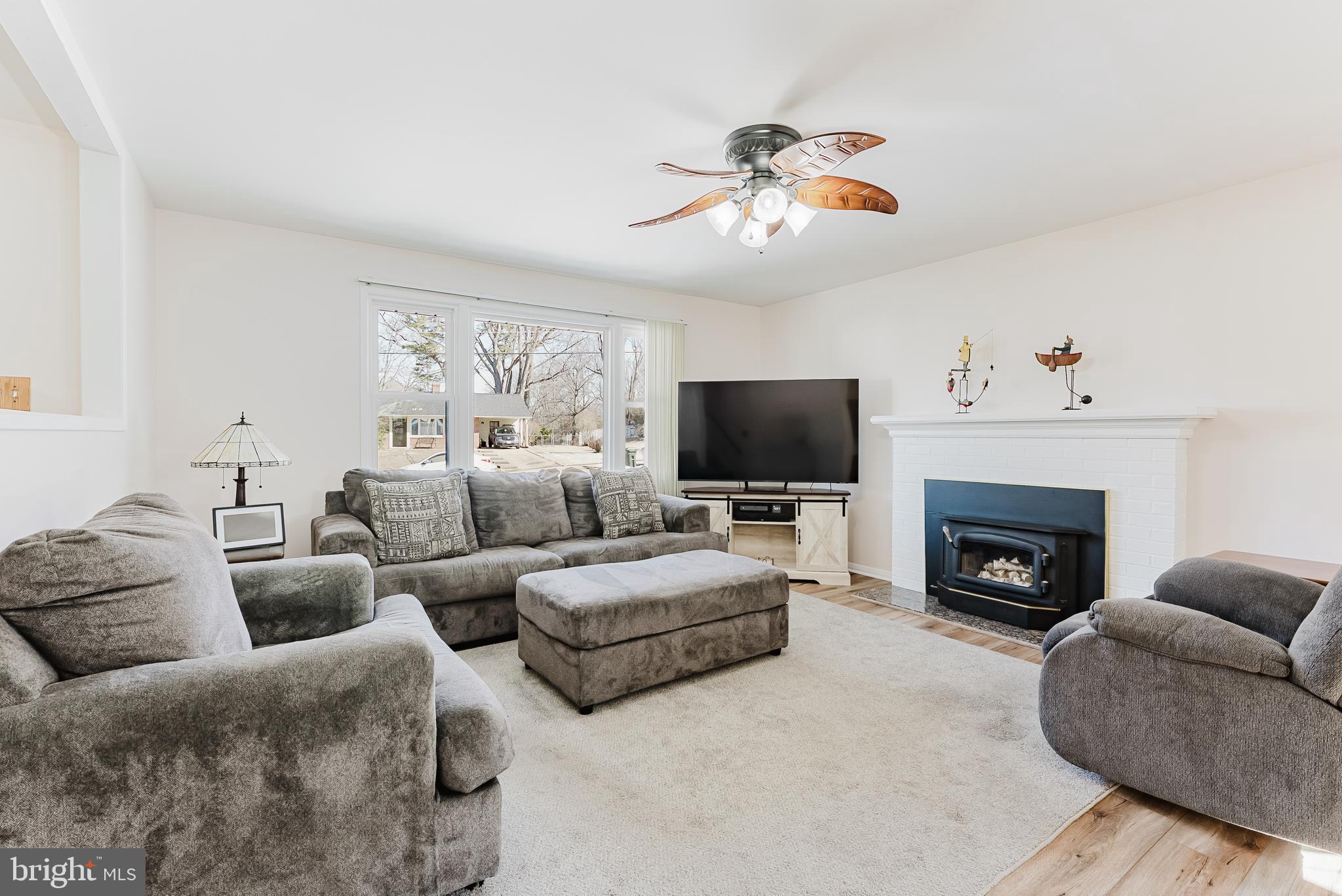 5937 Atteentee Road Springfield, VA 22150 - Photo 4 of 44 a living room with furniture a fireplace and a flat screen tv