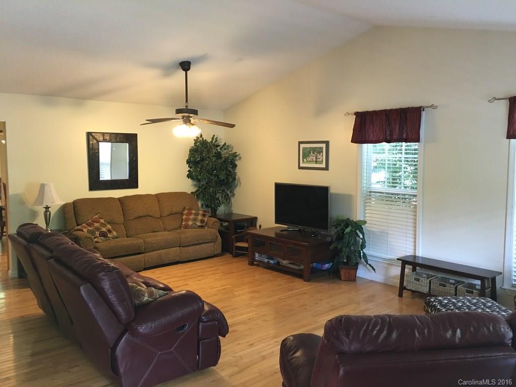 93 Forest Valley Road Sylva, NC 28779 - Photo 4 of 22 Gallery Image 4