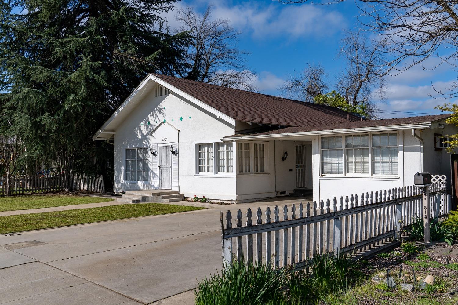 537 South Reed Avenue Reedley, CA 93654 - Photo 40 of 57 a front view of a house with a garden