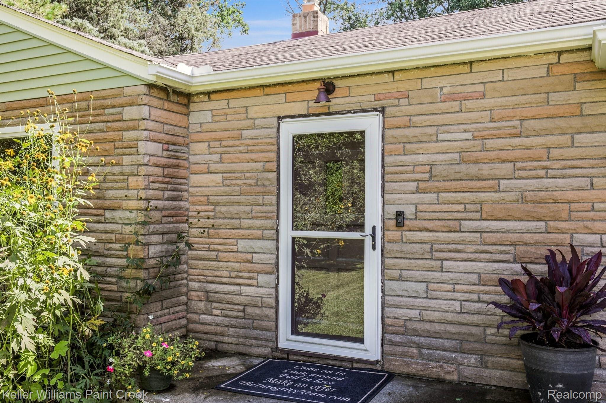 1146 East Gunn Road Rochester, MI 48306 - Photo 2 of 20 Exterior has been refreshed over last few years.